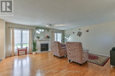 11 - 100 STROUD CRESCENT London South (South X) Ontario photo 6