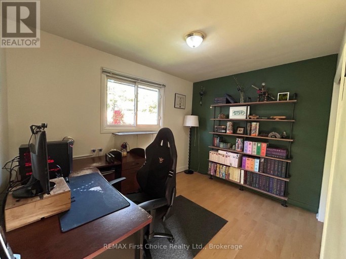 176 CRESCENT AVENUE, Thunder Bay (Grandview), Ontario, P7A7K6