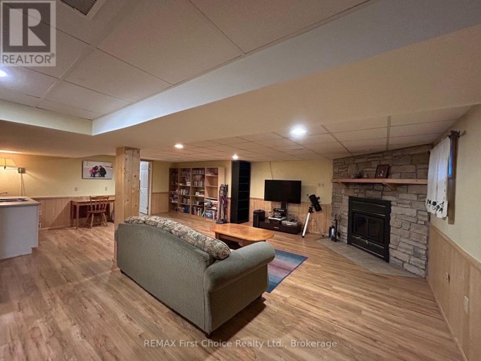 176 CRESCENT AVENUE, Thunder Bay (Grandview), Ontario, P7A7K6
