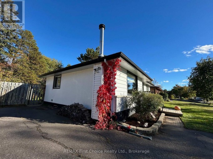 176 CRESCENT AVENUE, Thunder Bay (Grandview), Ontario, P7A7K6
