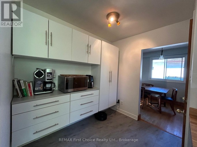 176 CRESCENT AVENUE, Thunder Bay (Grandview), Ontario, P7A7K6