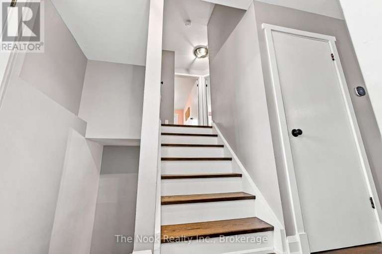 293 BRIGHTON COURT, Oshawa (Eastdale), Ontario, L1G6H5