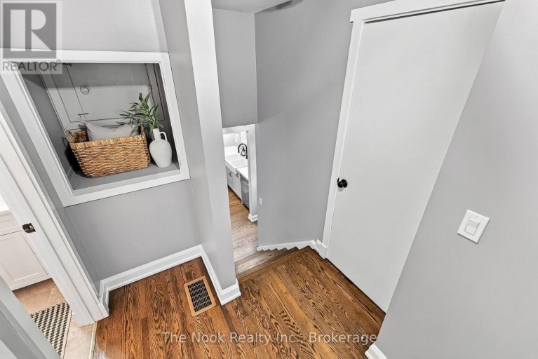293 BRIGHTON COURT, Oshawa (Eastdale), Ontario, L1G6H5
