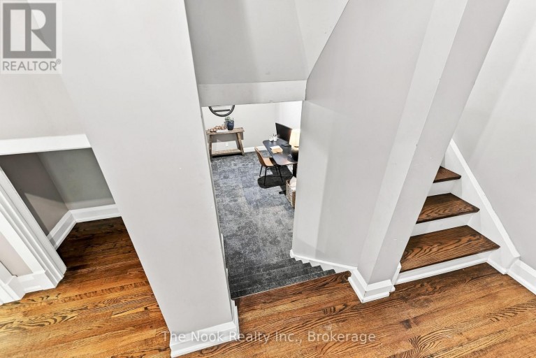 293 BRIGHTON COURT, Oshawa (Eastdale), Ontario, L1G6H5