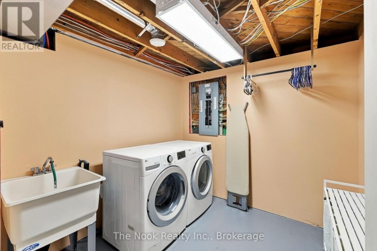 293 BRIGHTON COURT, Oshawa (Eastdale), Ontario, L1G6H5