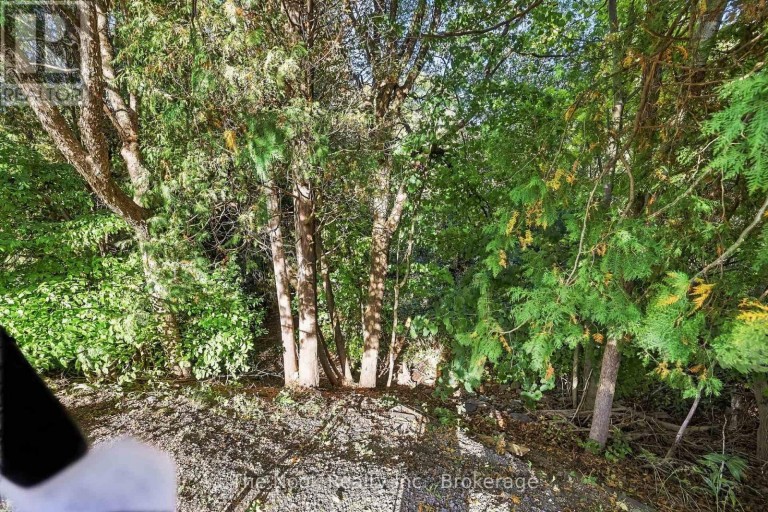 293 BRIGHTON COURT, Oshawa (Eastdale), Ontario, L1G6H5