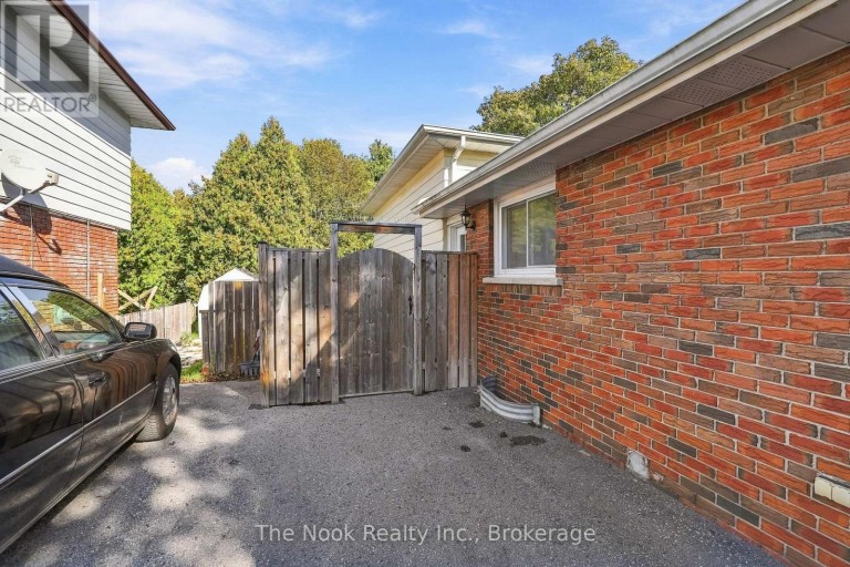 293 BRIGHTON COURT, Oshawa (Eastdale), Ontario, L1G6H5