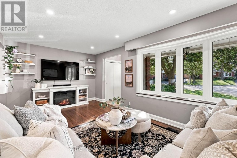 293 BRIGHTON COURT, Oshawa (Eastdale), Ontario, L1G6H5