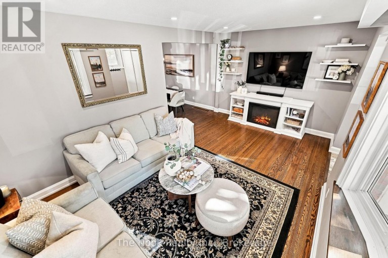 293 BRIGHTON COURT, Oshawa (Eastdale), Ontario, L1G6H5