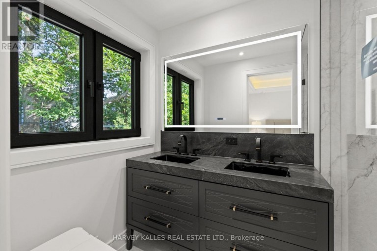199 ARLINGTON AVENUE, Toronto (Humewood-Cedarvale), Ontario, M6C2Z4
