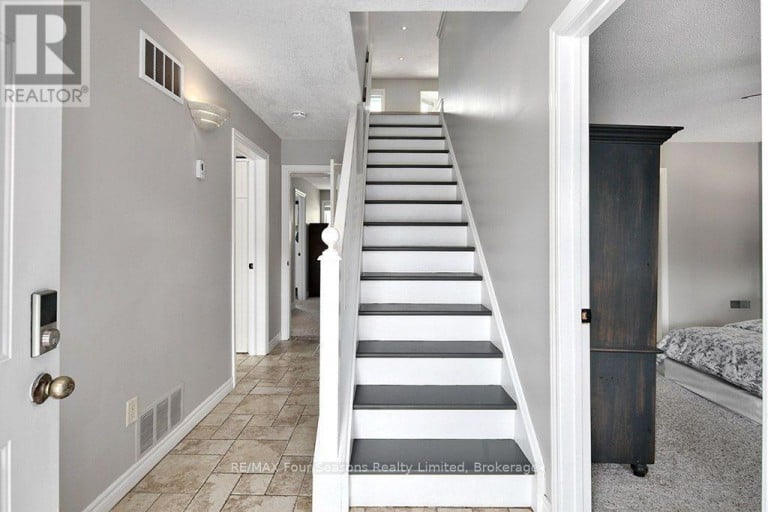 104 LAURIE'S COURT, Blue Mountains, Ontario, L9Y0L4