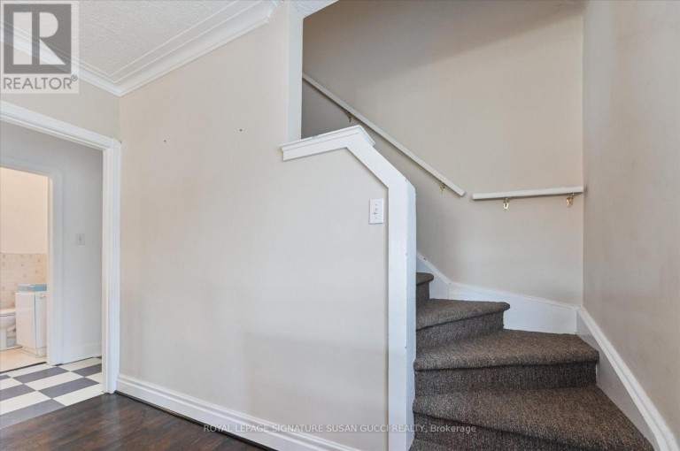 292 GLEBEMOUNT AVENUE, Toronto (East York), Ontario, M4C3V3