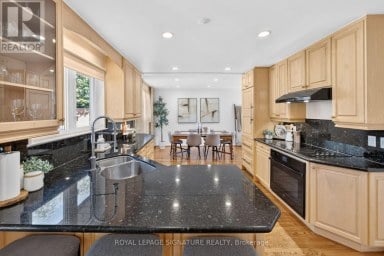 28 CANDLEWOOD CRESCENT Toronto (York University Heights) Ontario photo 12