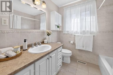 28 CANDLEWOOD CRESCENT Toronto (York University Heights) Ontario photo 15