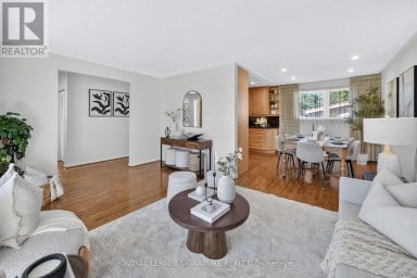 28 CANDLEWOOD CRESCENT Toronto (York University Heights) Ontario photo 7
