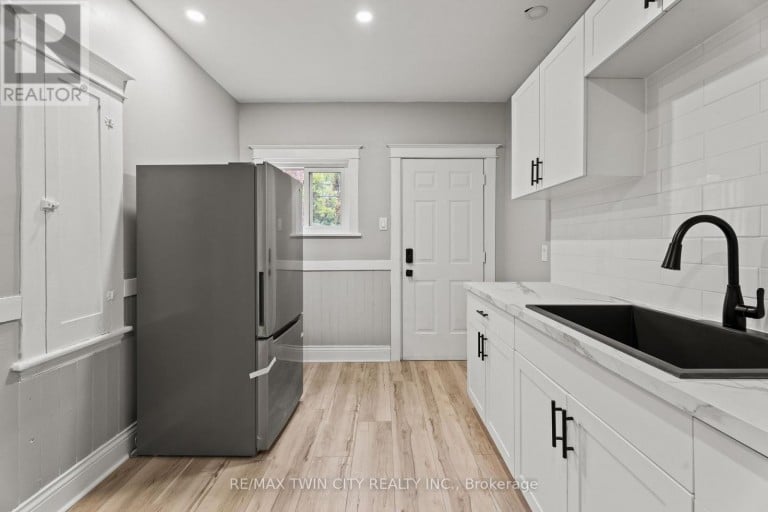 88 GAGE AVENUE S, Hamilton (Stipley), Ontario, L8M3C9
