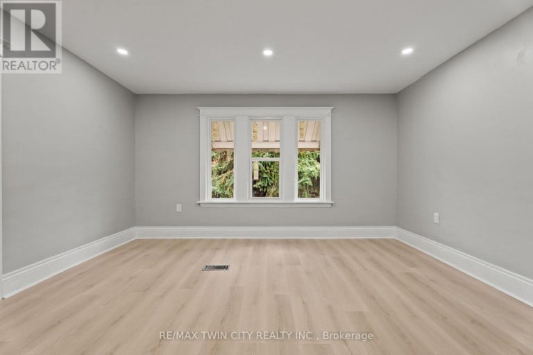 88 GAGE AVENUE S, Hamilton (Stipley), Ontario, L8M3C9