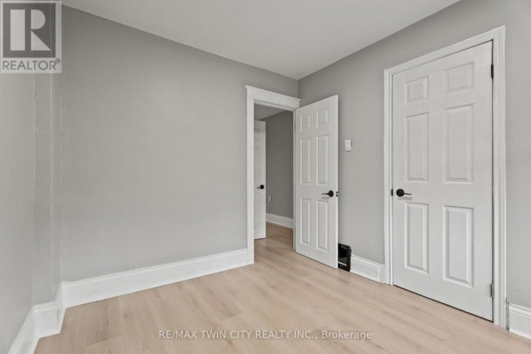 88 GAGE AVENUE S, Hamilton (Stipley), Ontario, L8M3C9