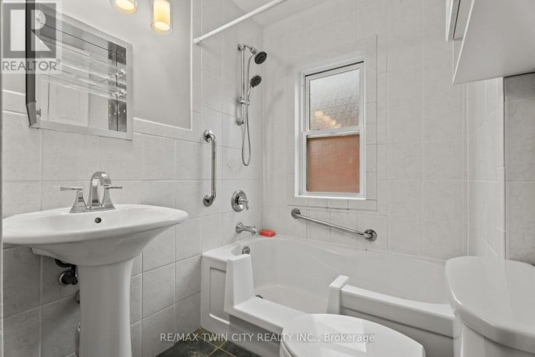 88 GAGE AVENUE S, Hamilton (Stipley), Ontario, L8M3C9