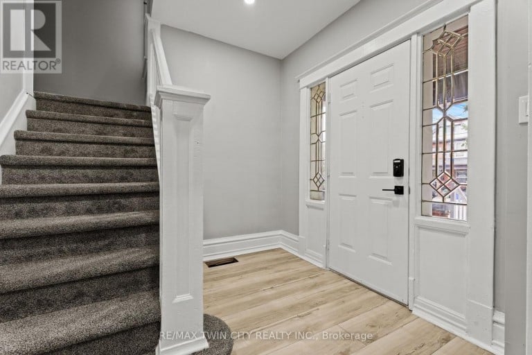 88 GAGE AVENUE S, Hamilton (Stipley), Ontario, L8M3C9