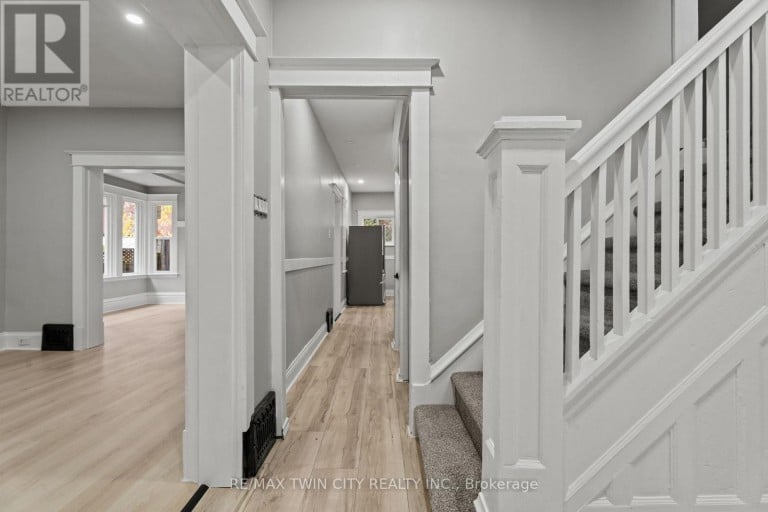 88 GAGE AVENUE S, Hamilton (Stipley), Ontario, L8M3C9