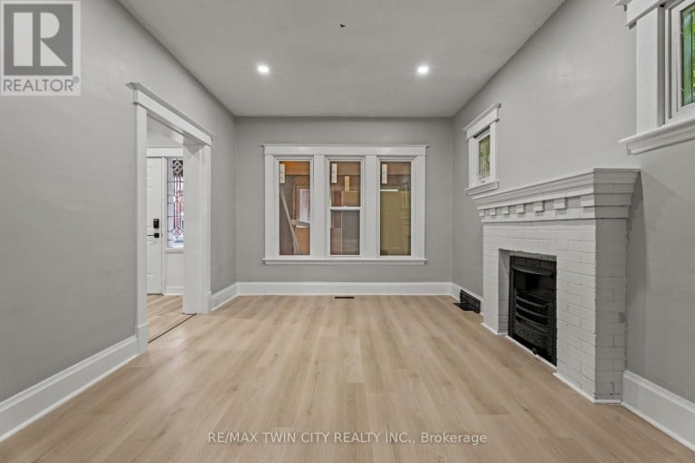 88 GAGE AVENUE S, Hamilton (Stipley), Ontario, L8M3C9