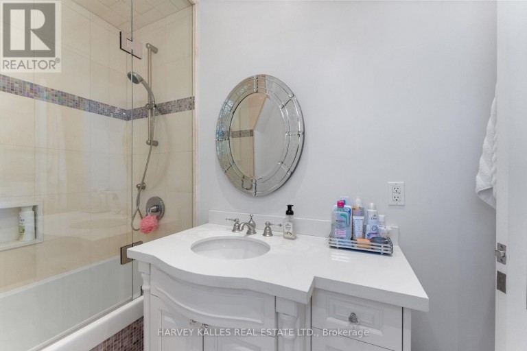 717 WOBURN AVENUE, Toronto (Bedford Park-Nortown), Ontario, M5M1M2