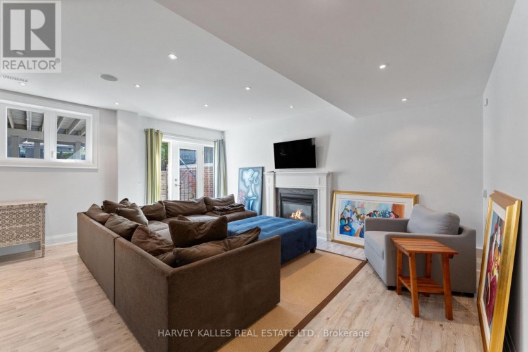 717 WOBURN AVENUE, Toronto (Bedford Park-Nortown), Ontario, M5M1M2