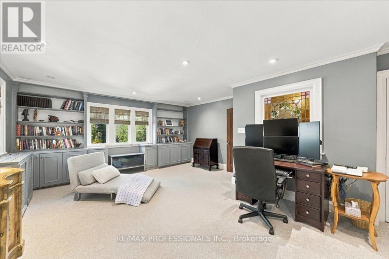 17 KING GEORGES ROAD, Toronto (Kingsway South), Ontario, M8X1K7
