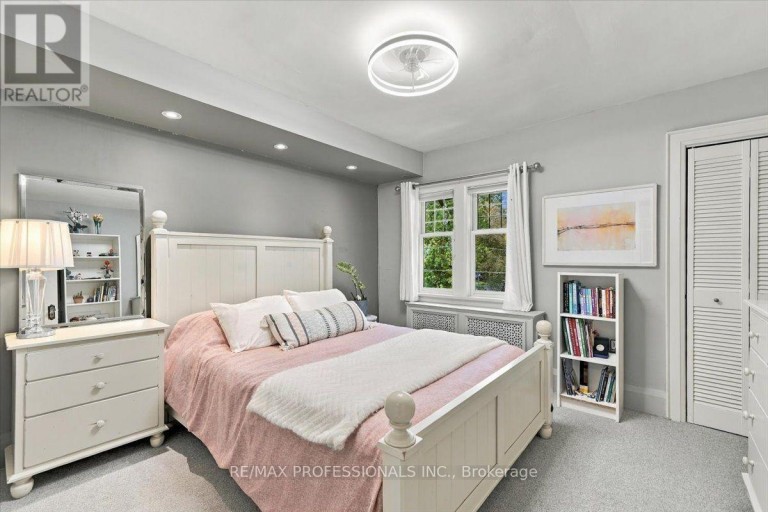 17 KING GEORGES ROAD, Toronto (Kingsway South), Ontario, M8X1K7