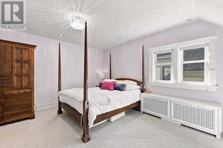 17 KING GEORGES ROAD, Toronto (Kingsway South), Ontario, M8X1K7
