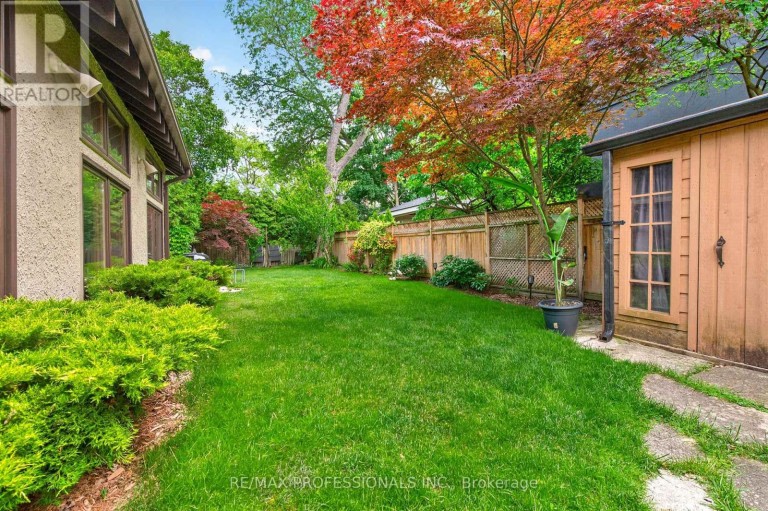 17 KING GEORGES ROAD, Toronto (Kingsway South), Ontario, M8X1K7