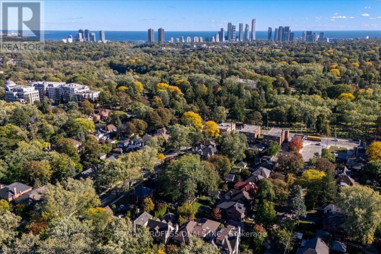 17 KING GEORGES ROAD, Toronto (Kingsway South), Ontario, M8X1K7