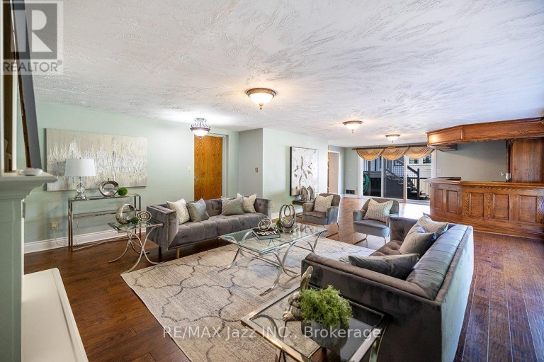 624 ROSELAWN AVENUE, Oshawa (Northwood), Ontario, L1L1B2
