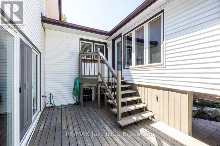 624 ROSELAWN AVENUE, Oshawa (Northwood), Ontario, L1L1B2