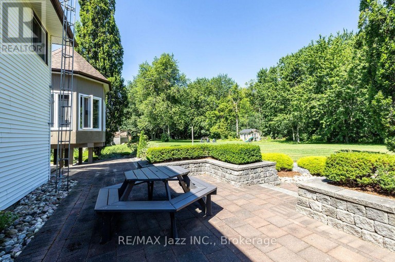 624 ROSELAWN AVENUE, Oshawa (Northwood), Ontario, L1L1B2