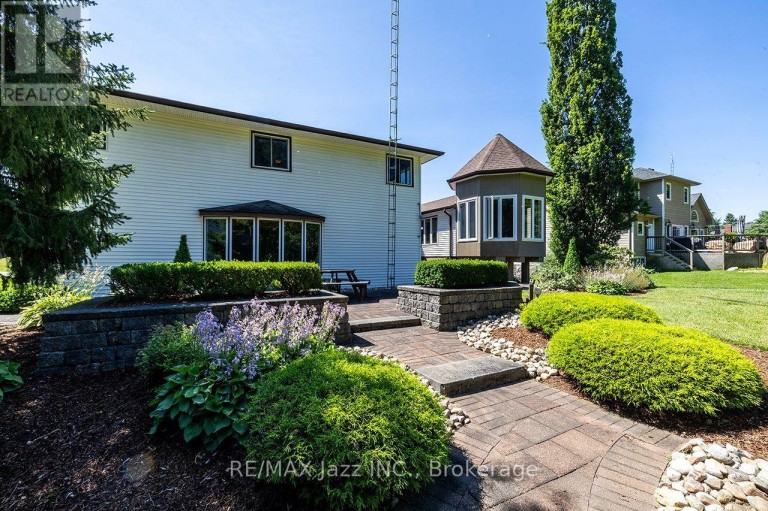 624 ROSELAWN AVENUE, Oshawa (Northwood), Ontario, L1L1B2