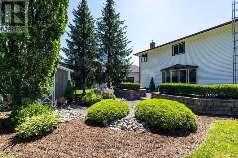 624 ROSELAWN AVENUE, Oshawa (Northwood), Ontario, L1L1B2
