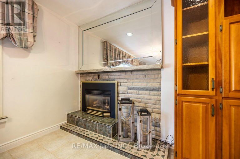 624 ROSELAWN AVENUE, Oshawa (Northwood), Ontario, L1L1B2