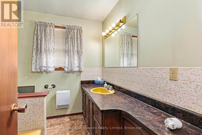 828 OXBOW PARK DRIVE, Wasaga Beach, Ontario, L9Z2V1