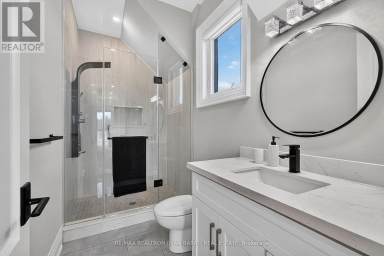 130 PEMBERTON AVENUE, Toronto (Newtonbrook East), Ontario, M2M1Y7