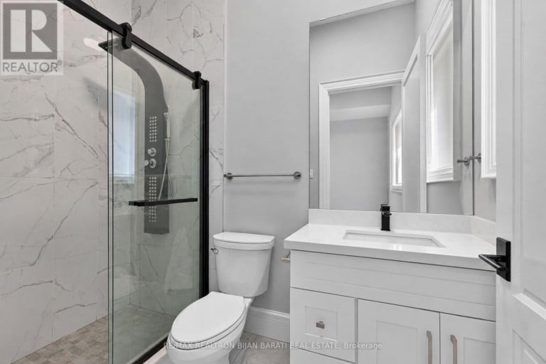 130 PEMBERTON AVENUE, Toronto (Newtonbrook East), Ontario, M2M1Y7