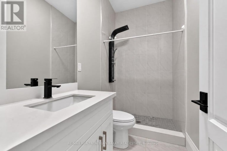 130 PEMBERTON AVENUE, Toronto (Newtonbrook East), Ontario, M2M1Y7