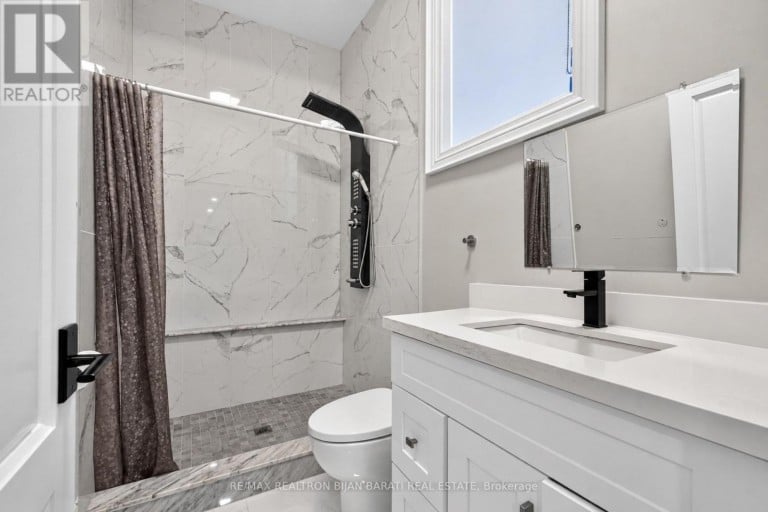 130 PEMBERTON AVENUE, Toronto (Newtonbrook East), Ontario, M2M1Y7