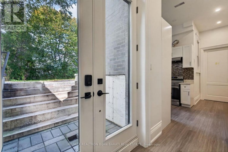 130 PEMBERTON AVENUE, Toronto (Newtonbrook East), Ontario, M2M1Y7