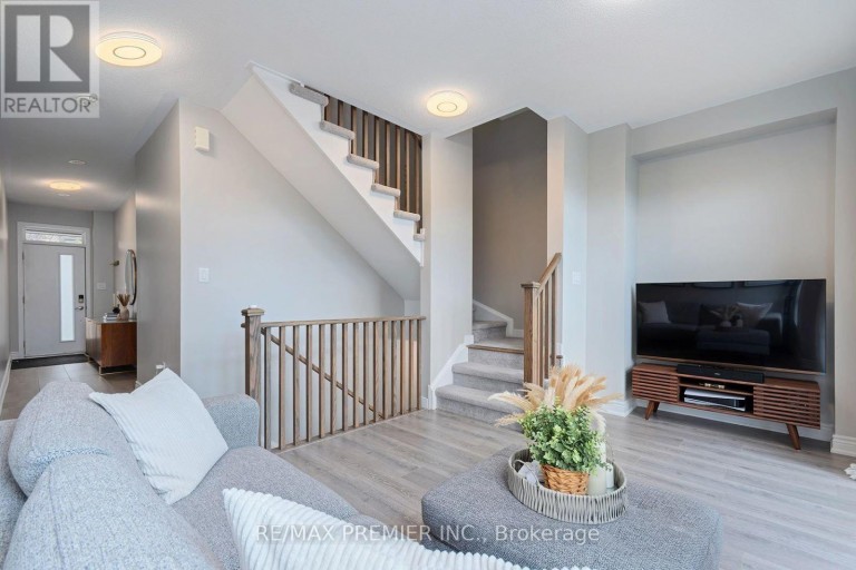 34 DALHOUSIE STREET, Vaughan (Vaughan Grove), Ontario, L4L0L6