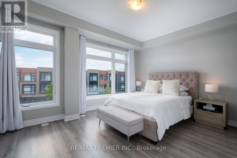 34 DALHOUSIE STREET, Vaughan (Vaughan Grove), Ontario, L4L0L6