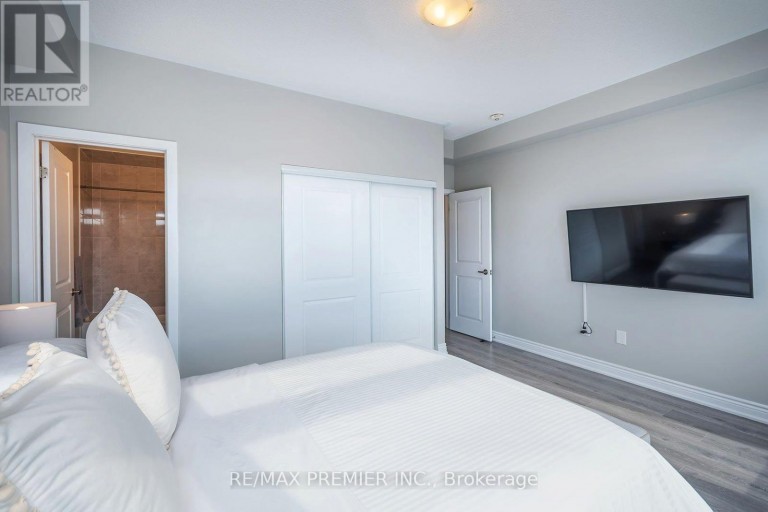 34 DALHOUSIE STREET, Vaughan (Vaughan Grove), Ontario, L4L0L6