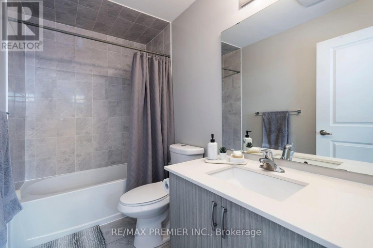 34 DALHOUSIE STREET, Vaughan (Vaughan Grove), Ontario, L4L0L6