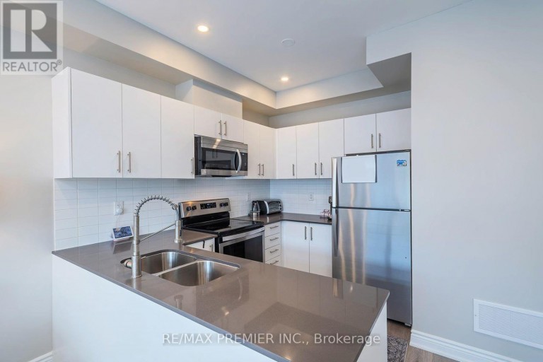 34 DALHOUSIE STREET, Vaughan (Vaughan Grove), Ontario, L4L0L6
